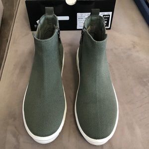 Blondo boots olive knit 9m